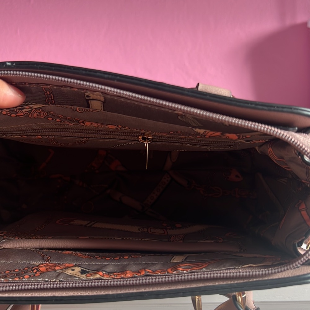 Purse - Picture 2 of 3